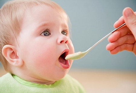 Những thực phẩm mẹ cần tránh khi nấu chung với cháo cho bé